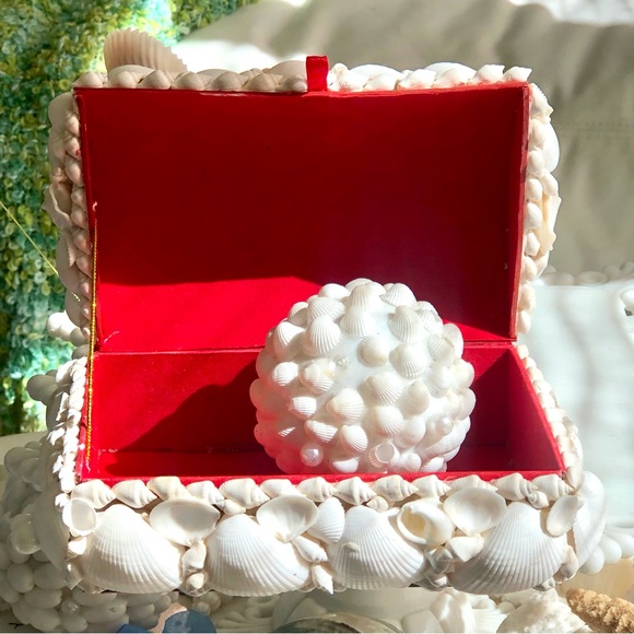 New! Seashell Pearls & Rhinestone Jewelry Box - Picture 5 of 7